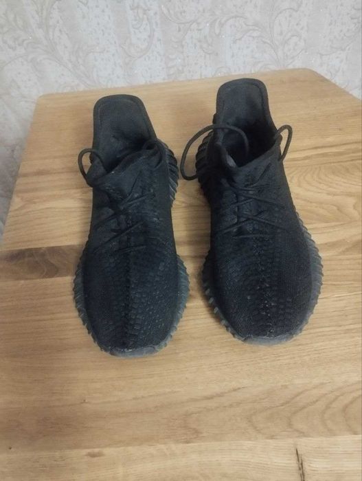 Кросівки Adidas Yeezy Boost в чудовому стані, устілка 26 см, розмір 41