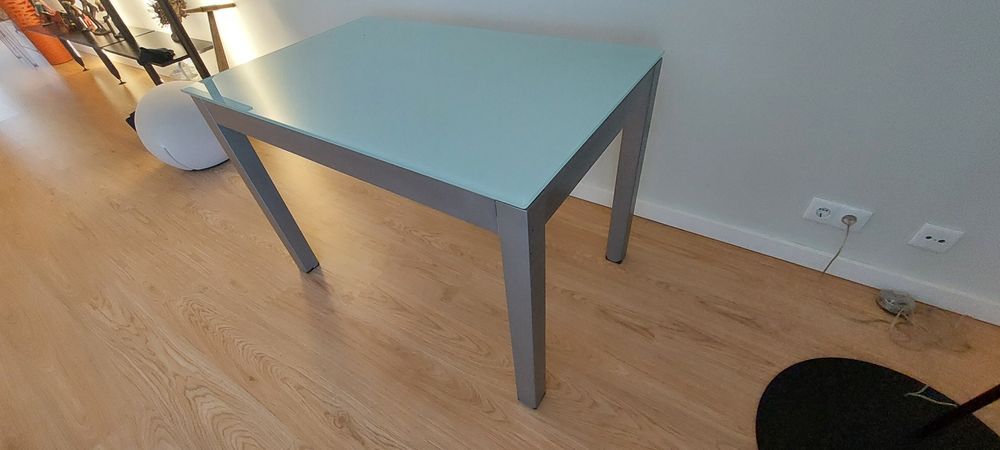 Mesa de vidro para apoio a cozinha