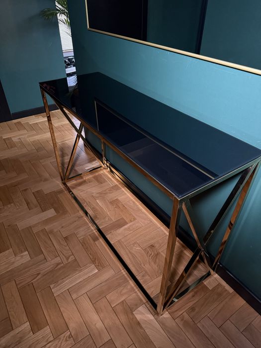 Elegancka konsola w stylu modern/glamour – szkło + złota stal