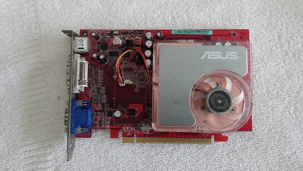 [PC Vintage] Radeon X1300 da ASUS64740811219713120