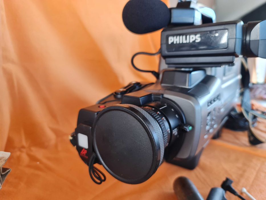 Máquina de Filmar Philips Explorer VHS HQ Camcorder VKR6855 - Vintage