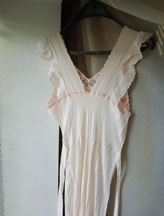 Вишукана нічна сорочка чи сукня максі в білизняному стилі шовкова