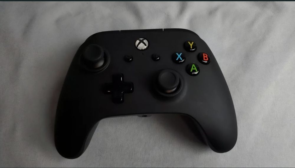 Xbox Series X + 2 comandos + Headphones