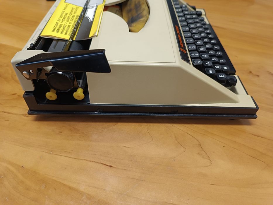 Máquina de escrever Rover 3000