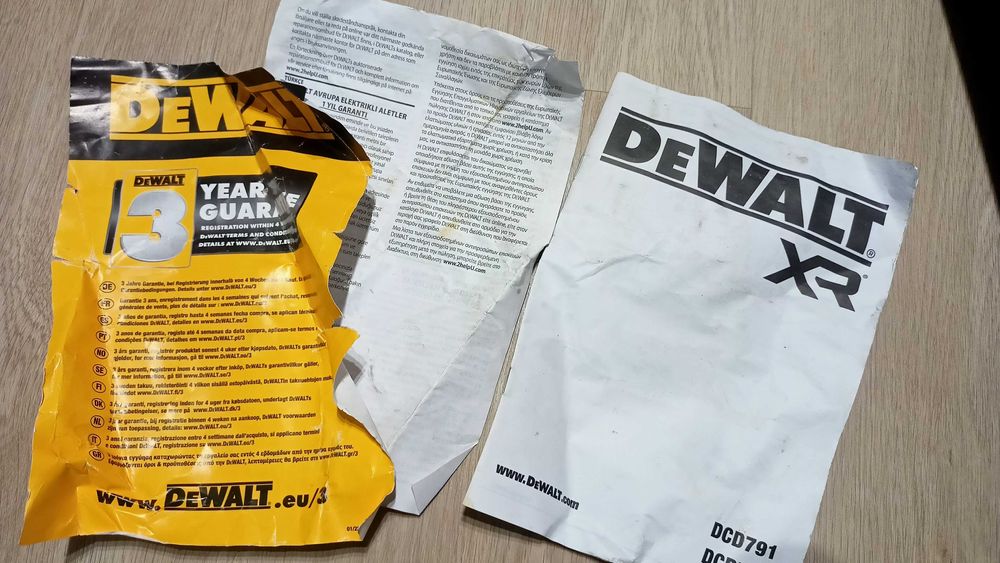 Wiertarko-wkrętarka udarowa DeWalt DCD796 z ładowarką i aku. 5Ah