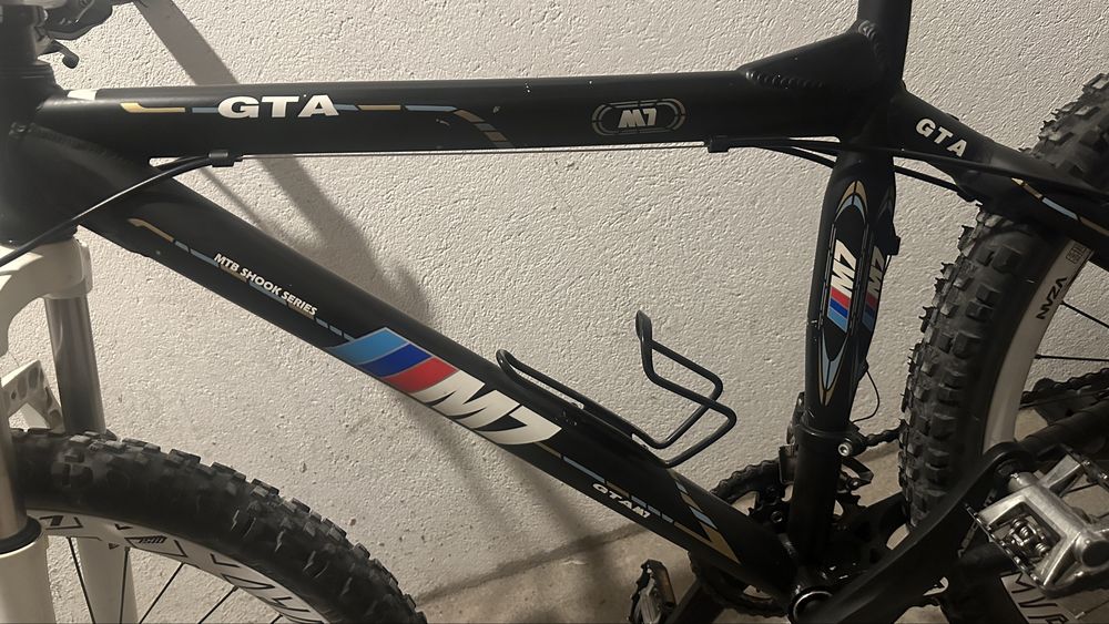 Vendo 2 bicicletas Btt + uma cross