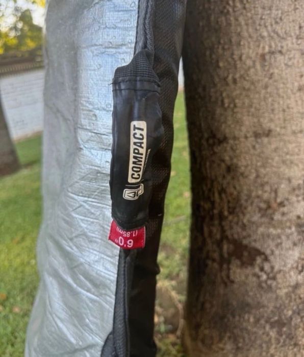 SURF BOARD 250€ : 5,9 x 32L 
TUDO INCLUÍDO : case, grip and 2 fins.