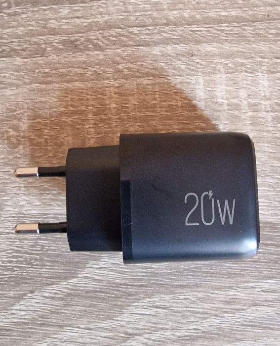 Зарядний пристрій