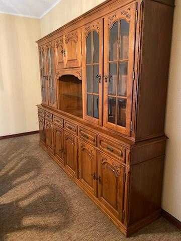 Armario de sala em madeira macica