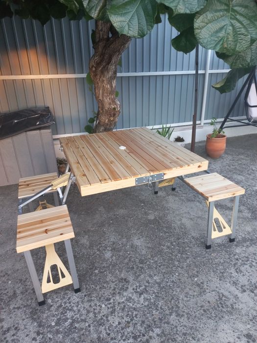 Mesa com bancos em pinho desdobrável campismo 85x72cm