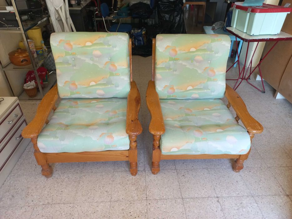 Conjunto Sofá-cama + 2 Cadeirões em pinho (estilo casa de praia)