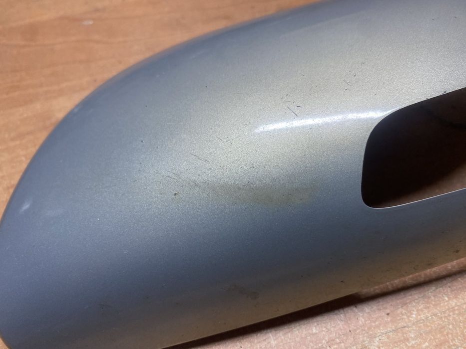 Кришка накладка лівого водійського дзеркала тойота авенсіс т25 рестайл