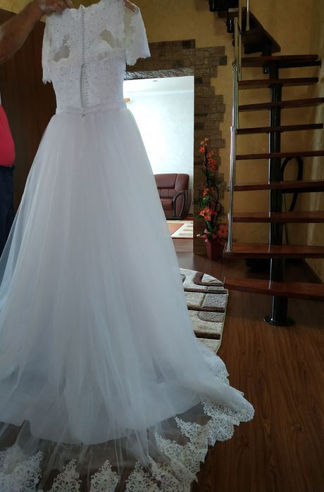 Продам весільну сукню