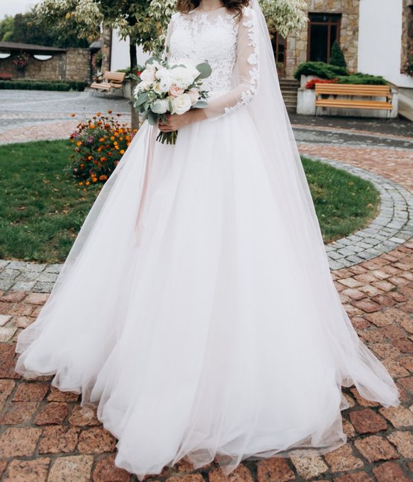 Продам весільну сукню