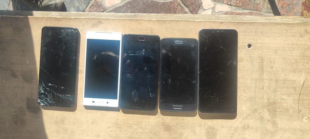 Продам телефоны одним лотом