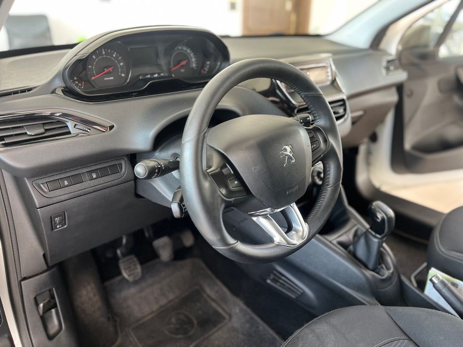 Peugeot 208 1.4hdi * 6.097€ + IVA *