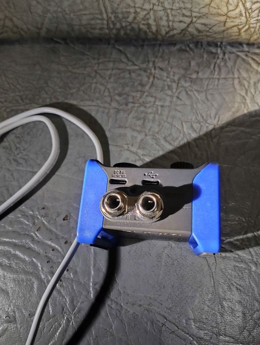 Звукова карта zoom ams-22