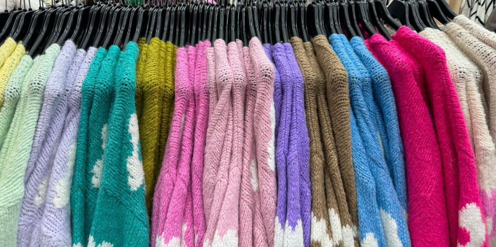 Sweter rozpinany w kwiaty,over