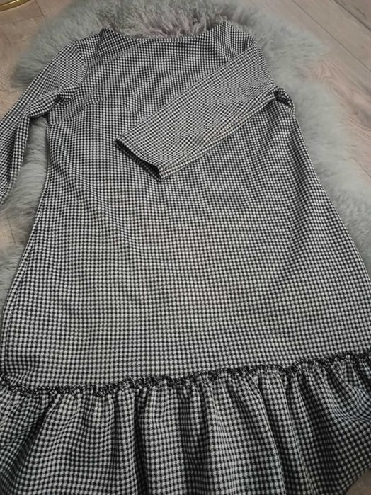 Krótka sukienka z falbanką