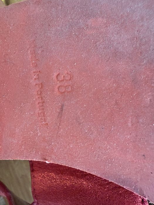 Sandalias em pele com lentejoulas Eureka