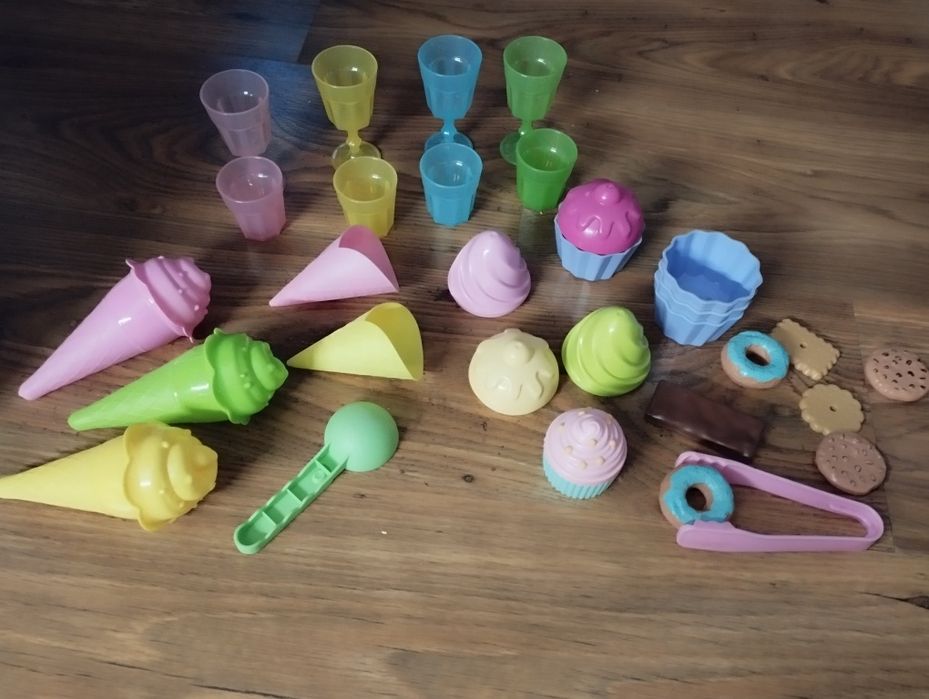 Duża drewniana kuchnia dla dzieci