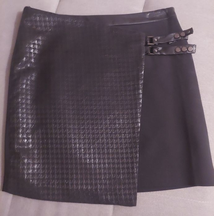 Krótka czarna spódnica Mohito, rozmiar 38