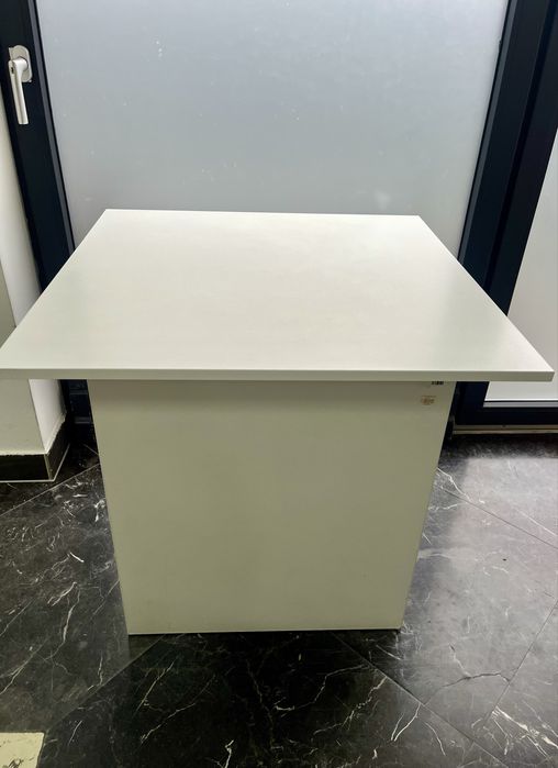 Biały stolik 80x80
