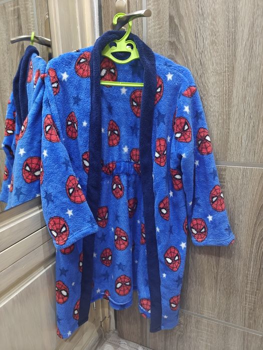Sprzedam szlafrok dziecięcy Spiderman