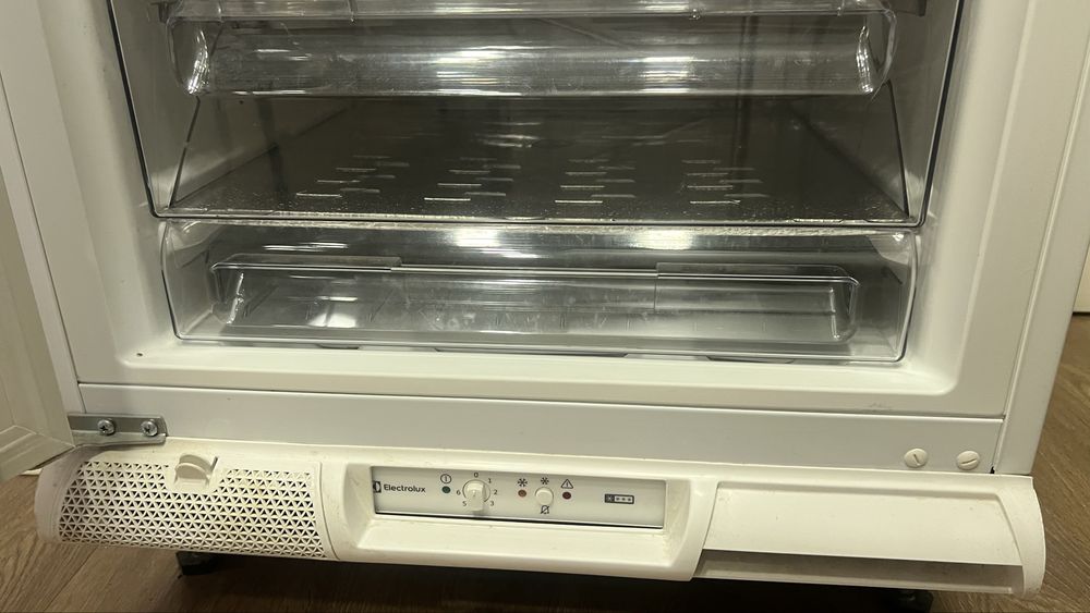 Electrolux LYB2AE82S Arca congelador embutido serie 600