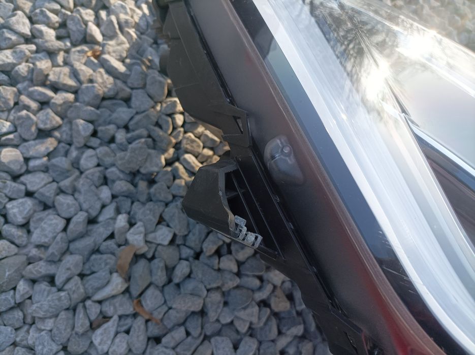 Lampa prawy przód renault arkana lift eu bardzo ładna b