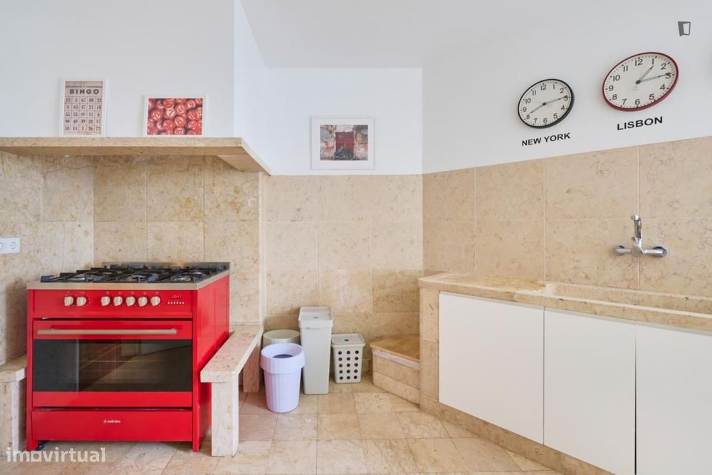 Quarto - localizado em Picoas Lisbon