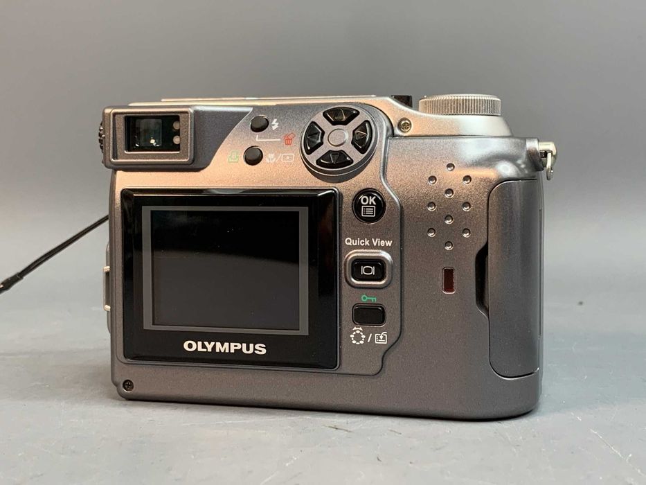 Цифровий фотоапарат Olympus
