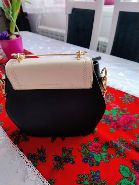 Elegancka torebka unikalna  nowa