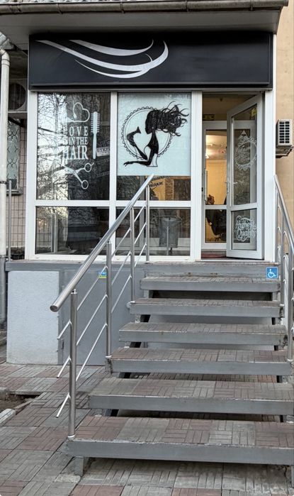 Сдам в аренду рабочее место парикмахера, кабинет косметолога.