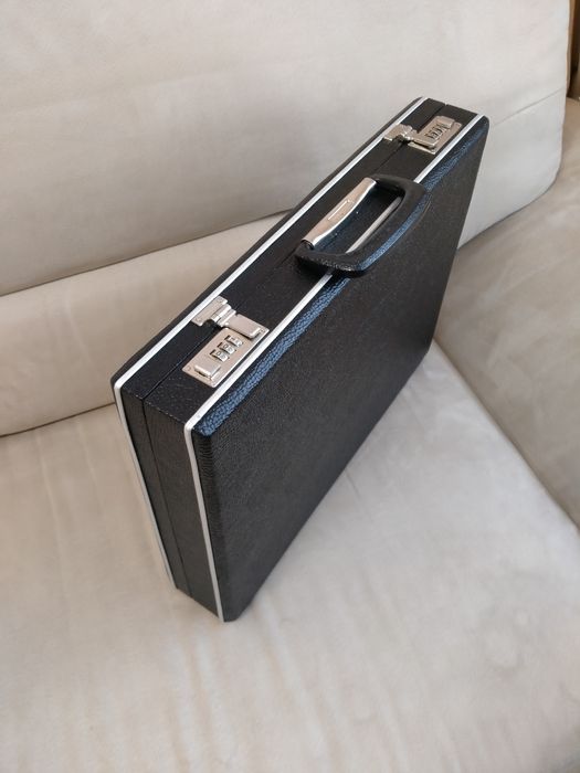 Дипломат кейс чемодан 45-35-8,5 см. кодовые замки