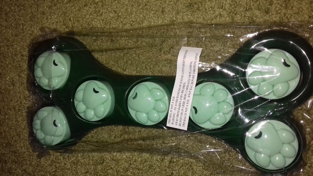 Gra dla psa z otworami na smakołyki