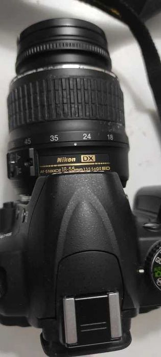 Nikon D3000 + Objetiva 18‑55mm – Excelente estado