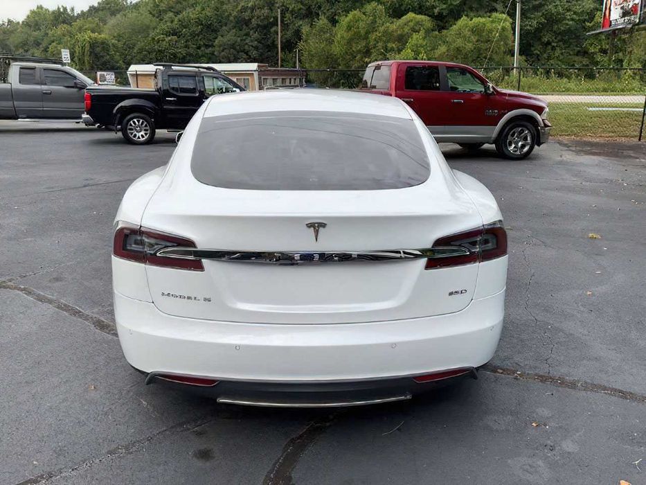 Tesla Model S P85D      2015