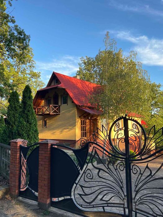 Оренда будинку в 2 км від Чернівців посеред ландшафтного дубового гаю