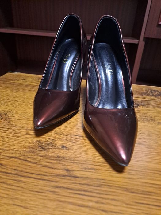 Жіночі  лабутени