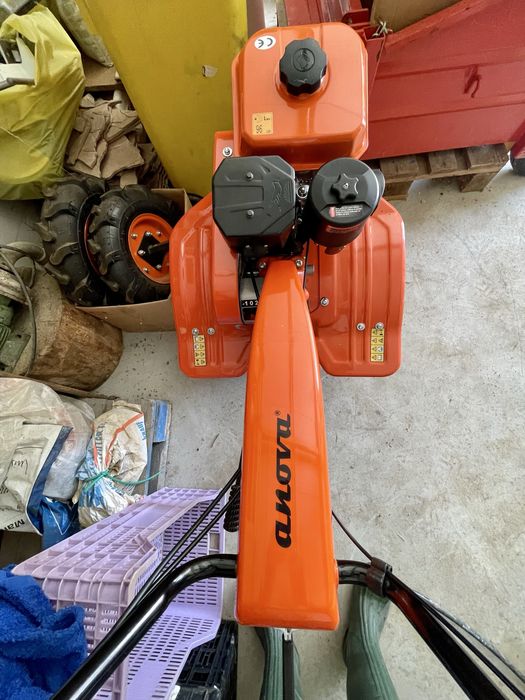 Moto enxada semi nova 2 horas de trabalho