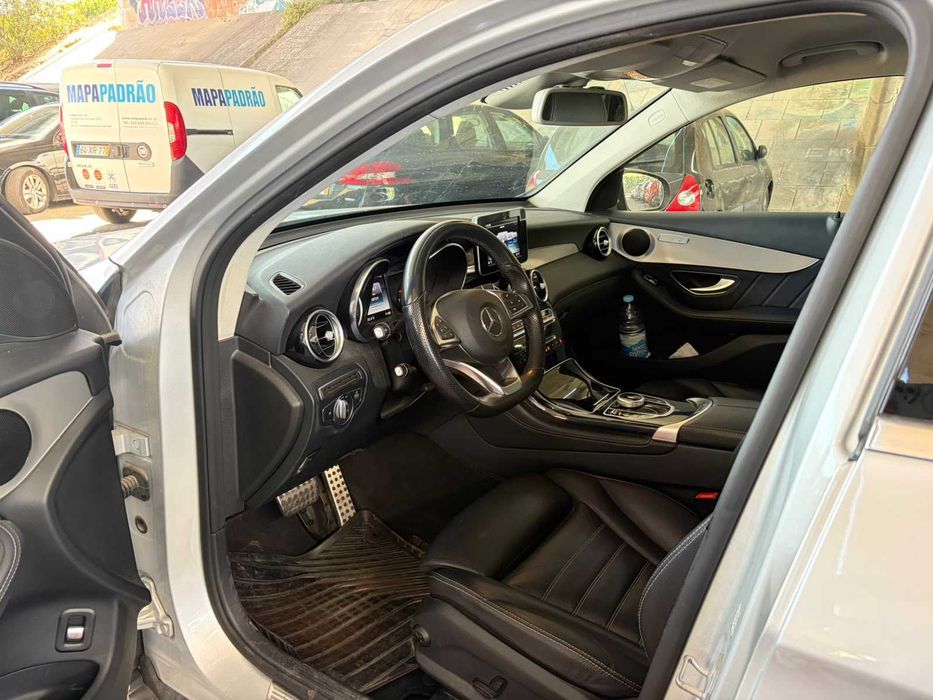 Mercedes-Benz GLC 220d 4 Matic - AMG Line - Jantes de 19" Polegadas.