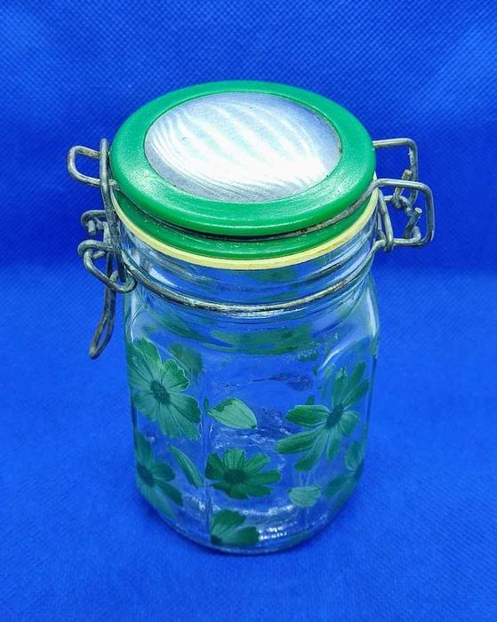 Frasco em vidro com tampa e floreados estampados