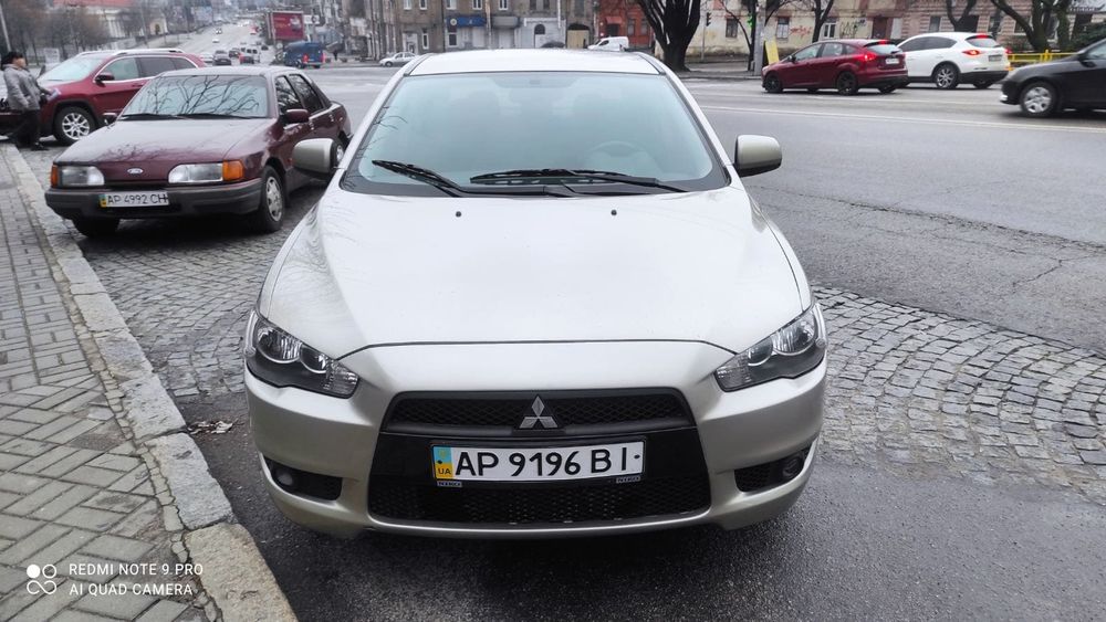 Продам належний не крашений автомобиль.