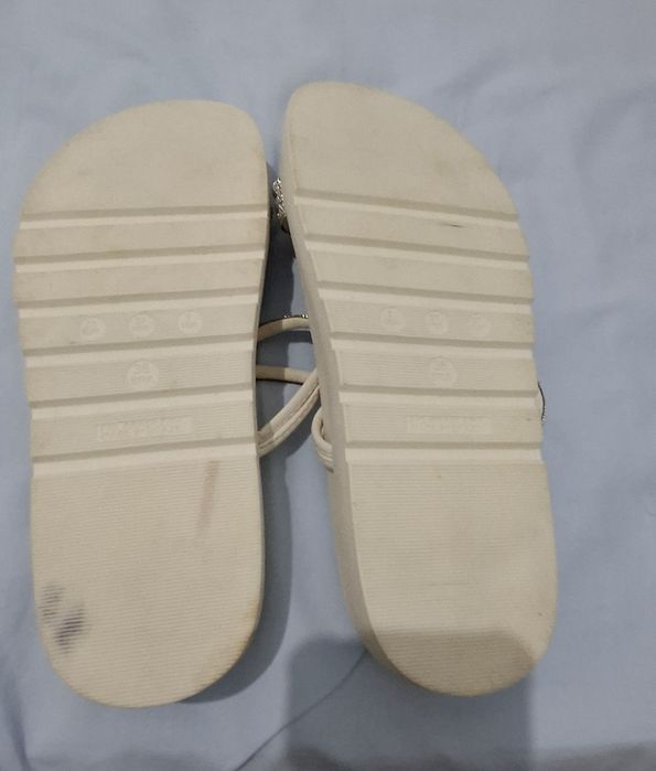 Sandalia parpete bege cm strass