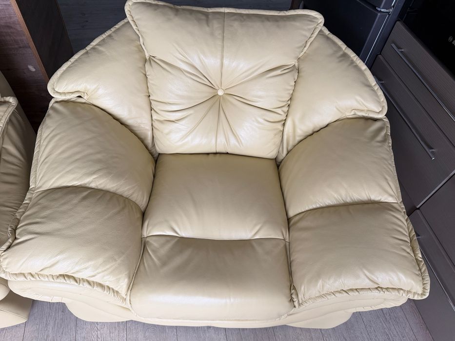 Великий диван-ліжко + 2 крісла.Стан ідеальний