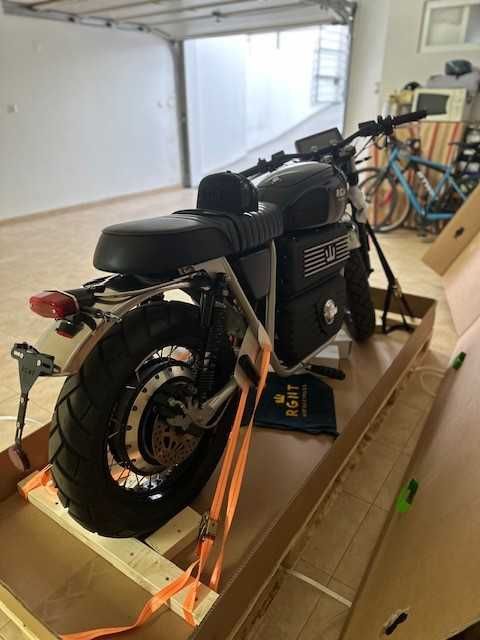 Moto Scrambler Elétrica RGNT