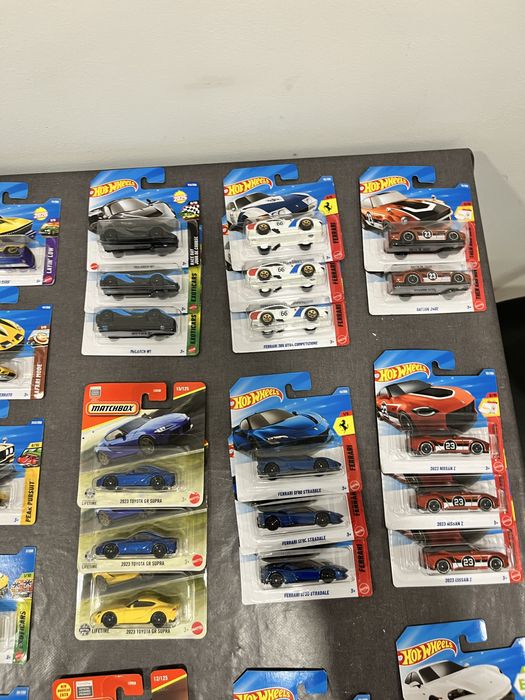 Hot wheels variados