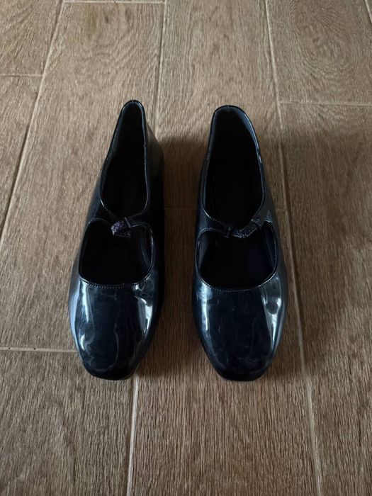 Чорні лаковані балетки