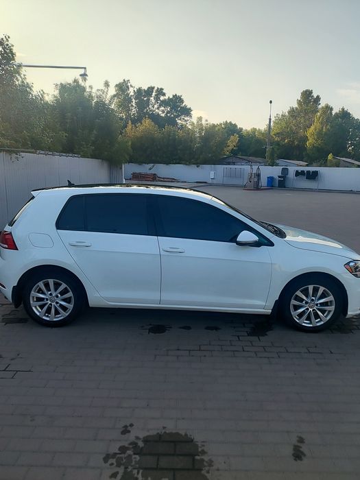 Фольксваген Гольф 7 мк 5 хечбек автомобіль